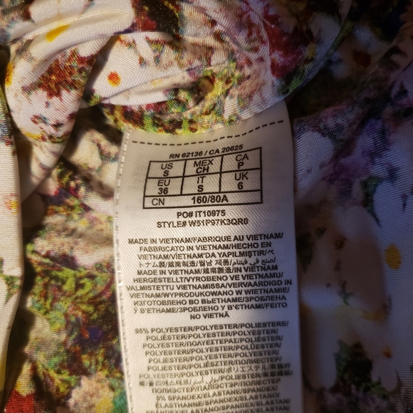 Guess halter top Size Small - Picture 8 of 10